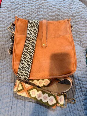 Threaded Pear crossbody purse and 14 straps